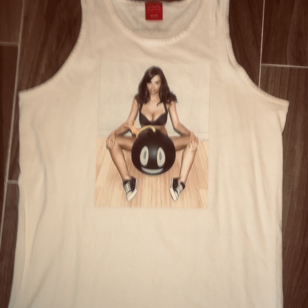 The hundreds tank collaboration v/sual